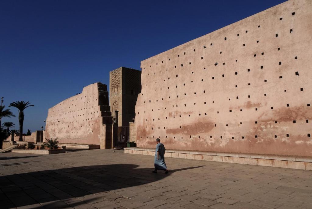 Rabat: Mauer der [unvollendeten] Hassan-Moschee mit Hassan-Turm (2026)